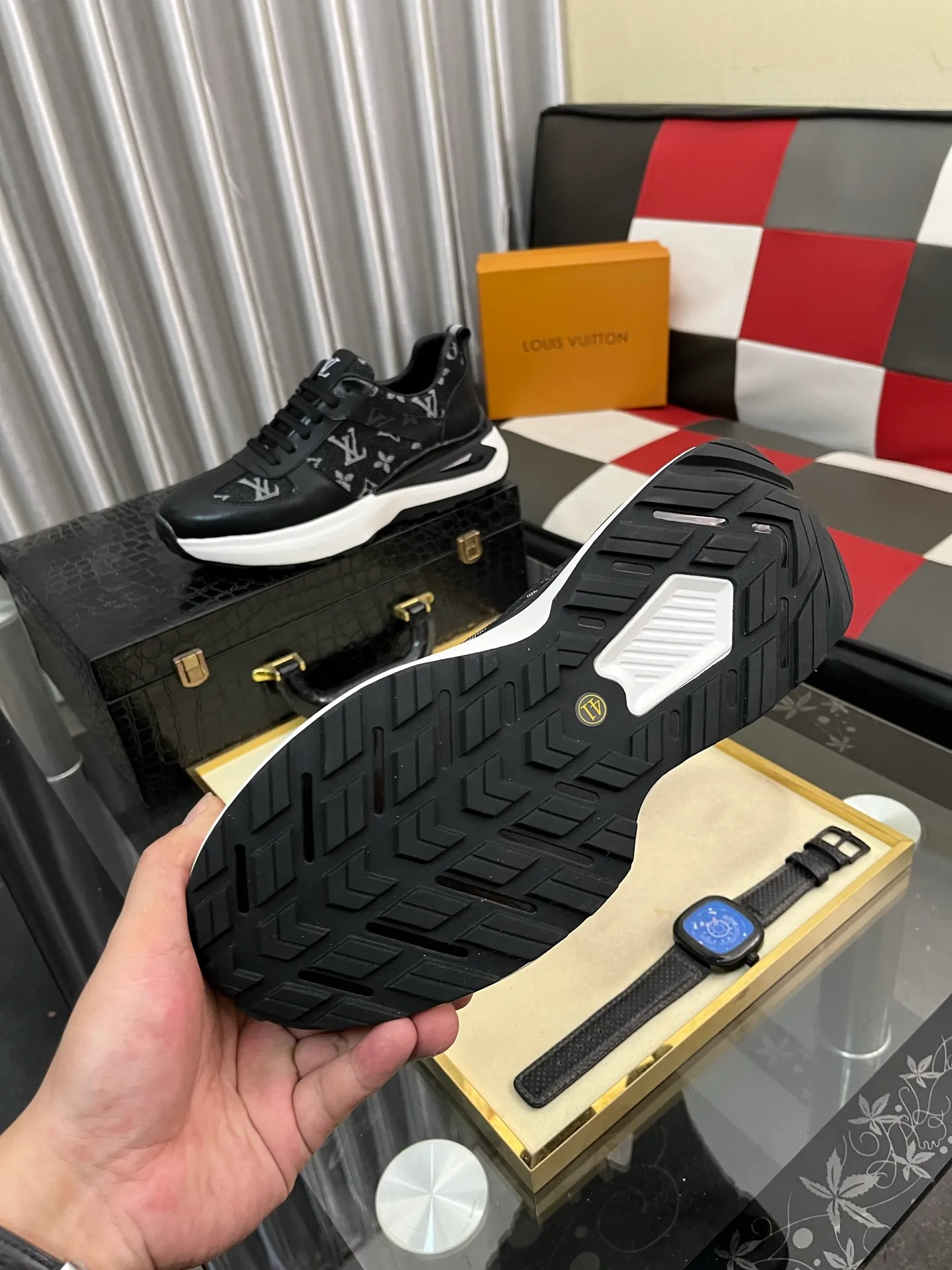 Men's shoes 💰458⌚️⌚️《Louis vuitton/LV Louis Vuitton》original quality.~ Unique modern style sneakers. 🏃A must-have casual shoe for trendy men😍😍 Original brand imported from Italy, imported original leather, cowhide lining (refuses to discolor and grind feet) sole: original sole provided by the original factory, French lazy style design ⚠️Fit to the feet, original quality, super comfortable original sole. Code number: 38-442️⃣Colors available